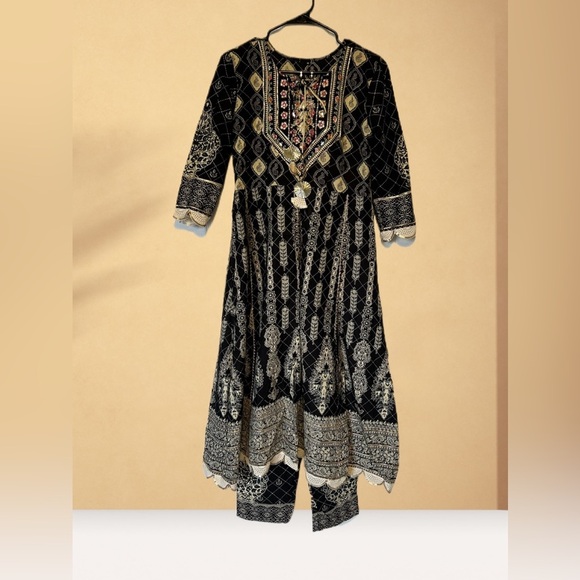 Sari Pantsuit - Picture 1 of 13